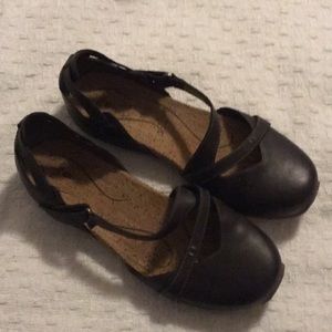 Ahnu shoes size 8.5